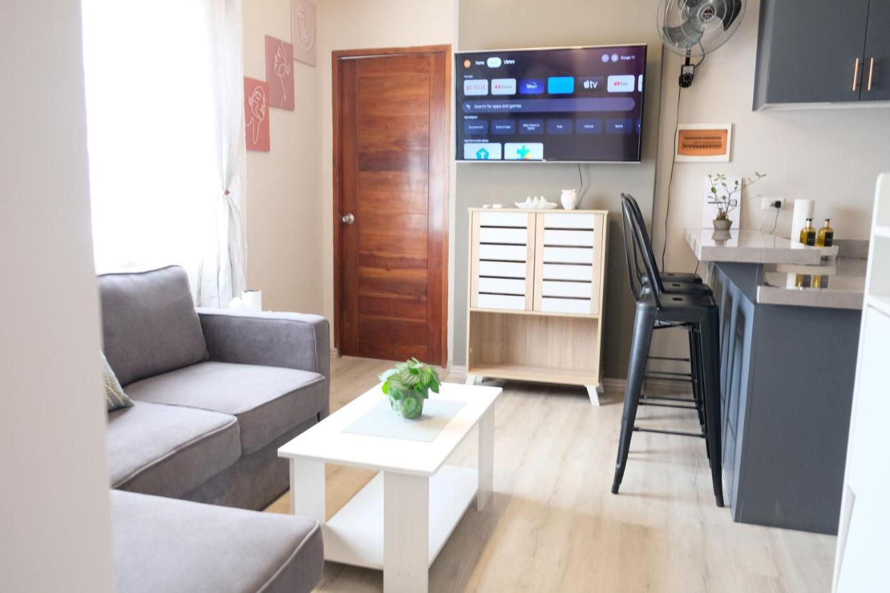 2-Bedroom Boutique City Condo - Newly Renovated! Себу Экстерьер фото